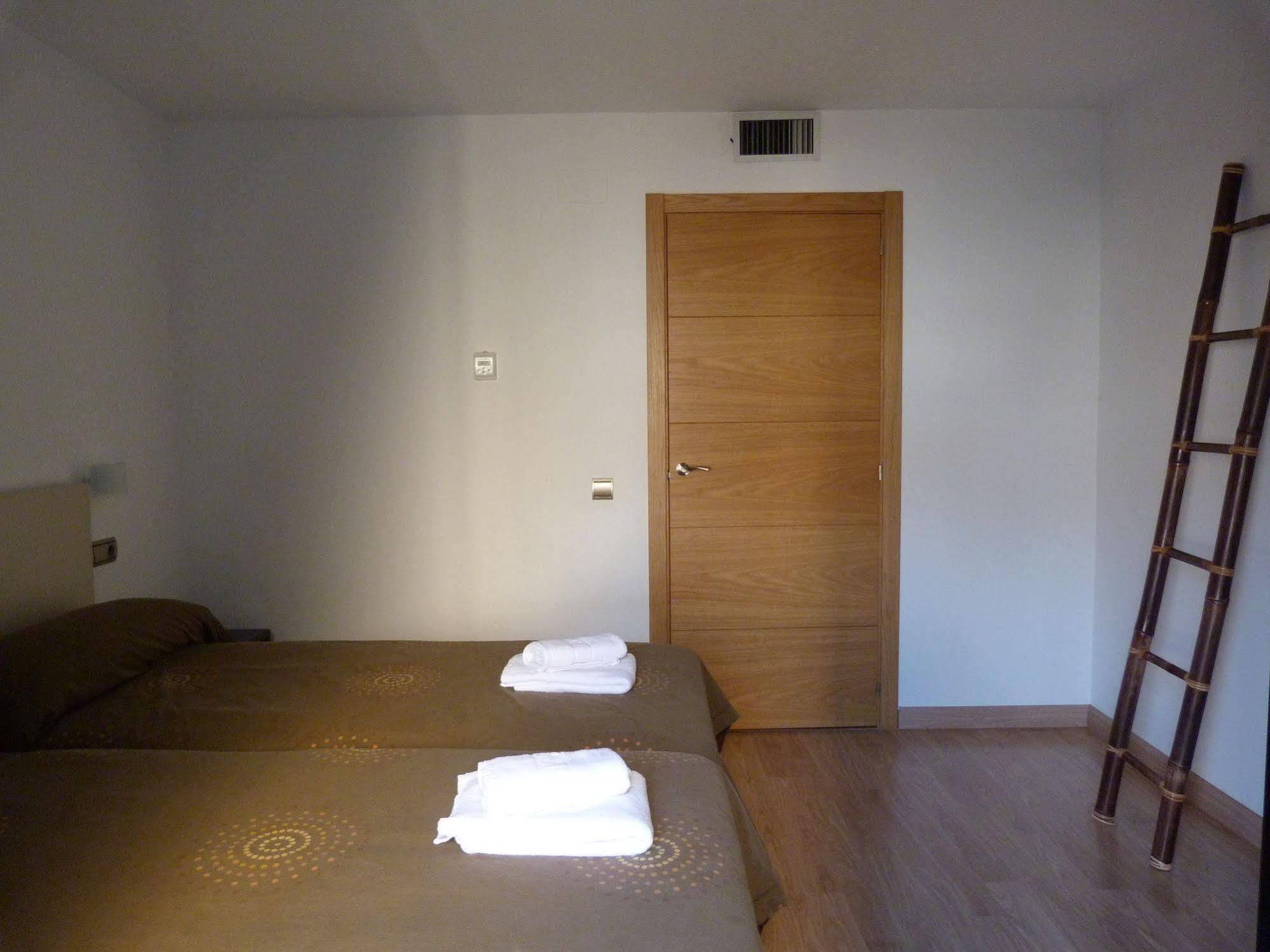 Apartamentos Puerta De Ordesa Laspuña Exterior foto